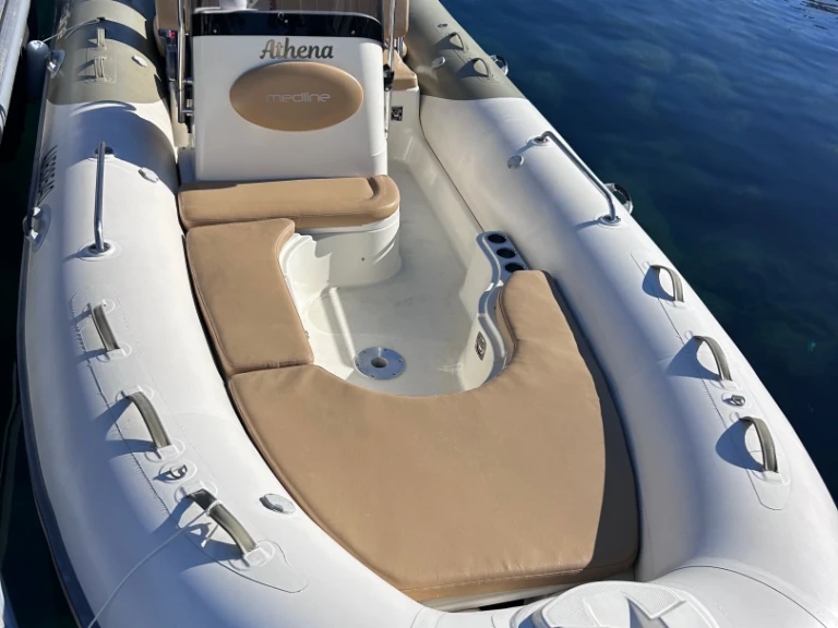 Rent a Zodiac Medline 550 Pietrosella