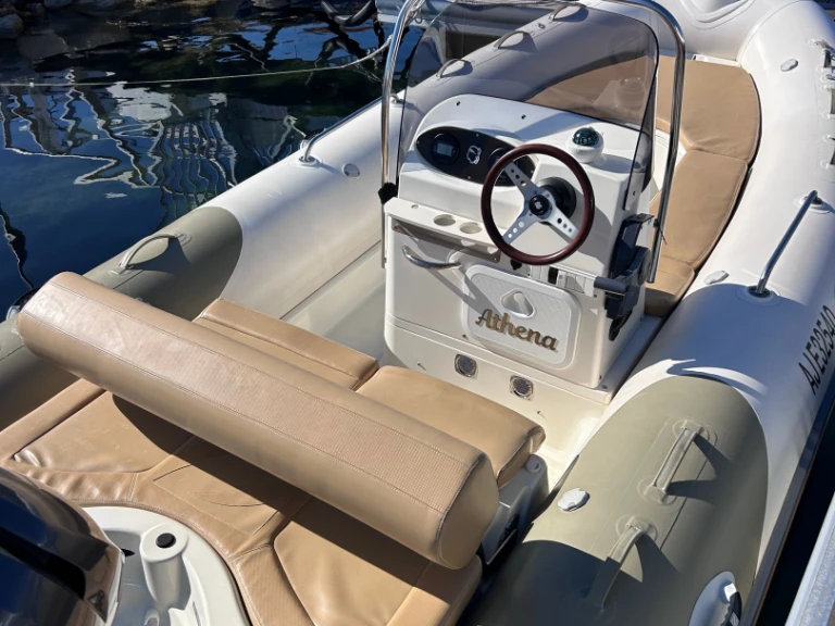 RIB rental in Pietrosella - Zodiac Medline 550