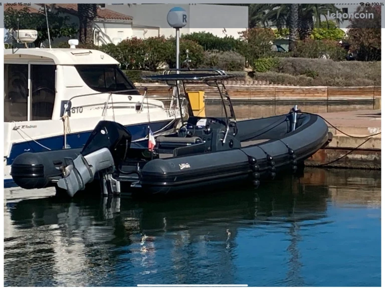 Rent a SeaWater 280 Smeralda Marseille