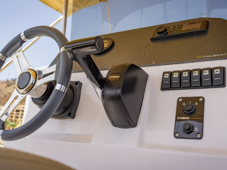 Yacht charter Altea cheap Predator 600P