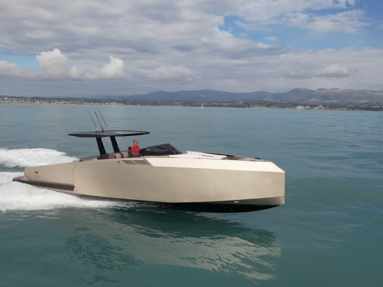 Motorboat rental with or without captain Alium Yachts Cannes