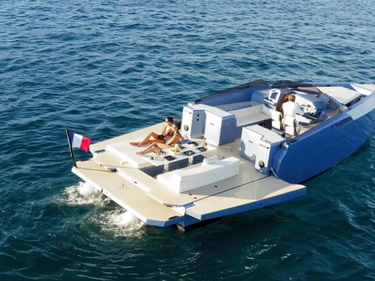 Bareboat Rental Motorboat Alium Yachts with a boat licence