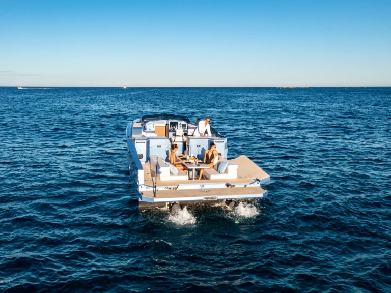 Motorboat for rent Cannes at the best price