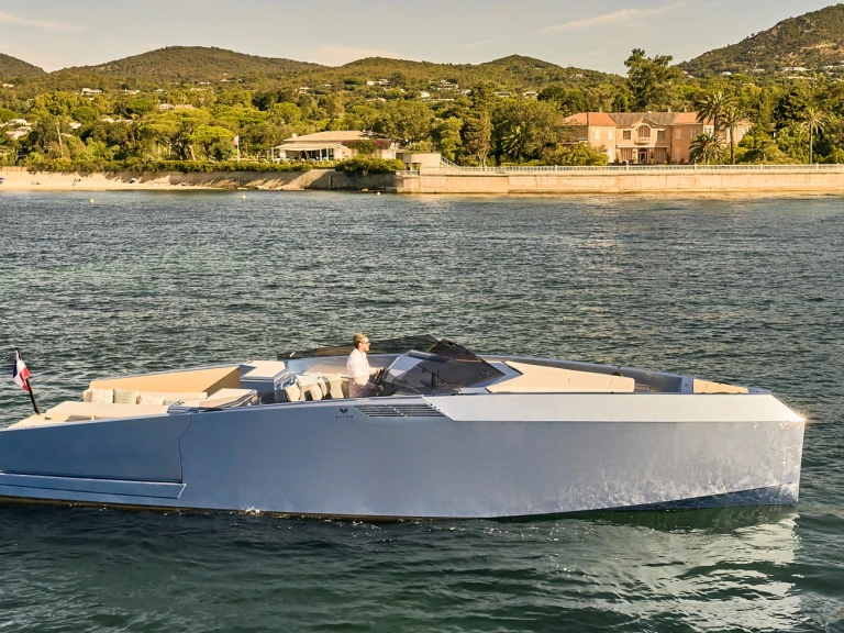 Motorboat rental with or without captain Alium Yachts Cannes