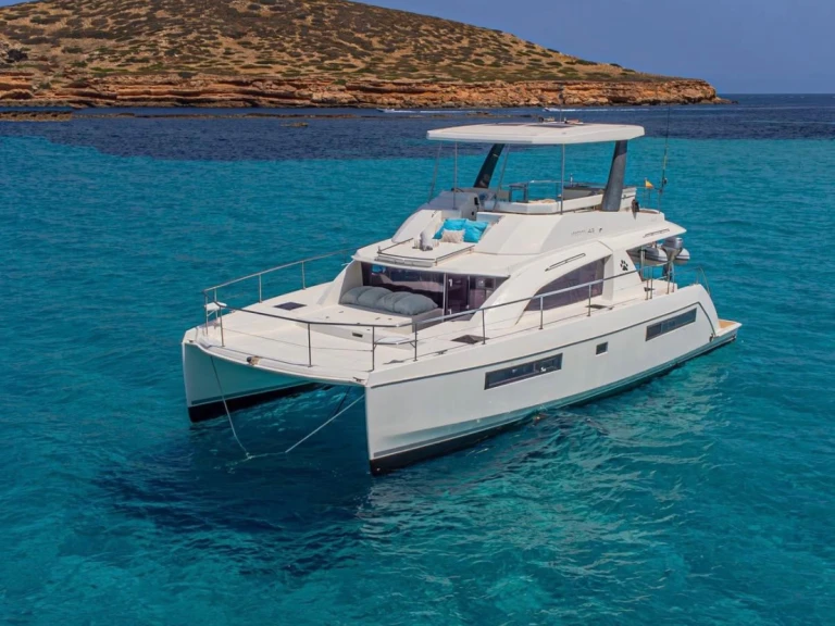 Catamaran rental in Ibiza Town - Leopard Leopard 43 Powercat