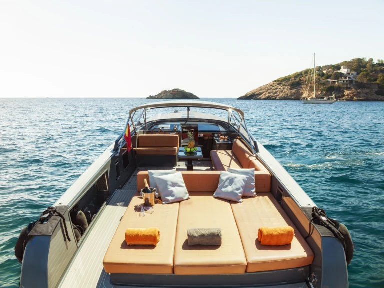 Boat rental VanDutch VanDutch 40 in Marina Botafoch on Samboat