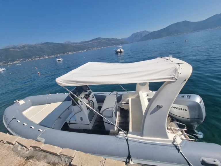 Bareboat Rental RIB Nuova Jolly with a boat licence