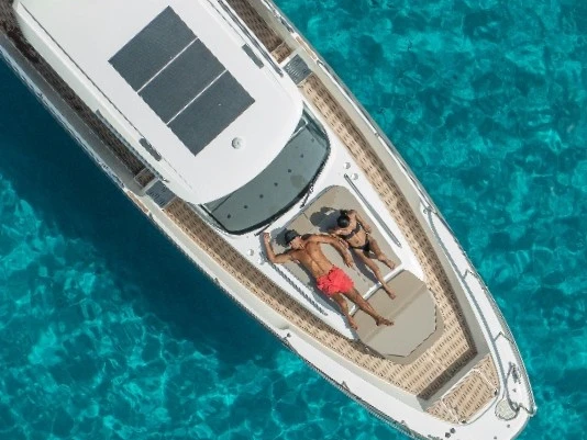 Motorboat rental with or without captain Nimbus Mílos