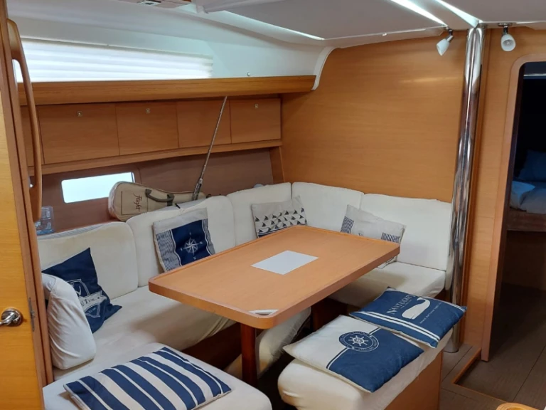 Sailboat for rent Lavagna at the best price