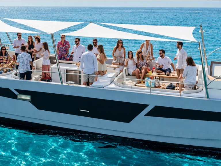 Rent a Serenity Catamarán Puerto Marina Benalmadena