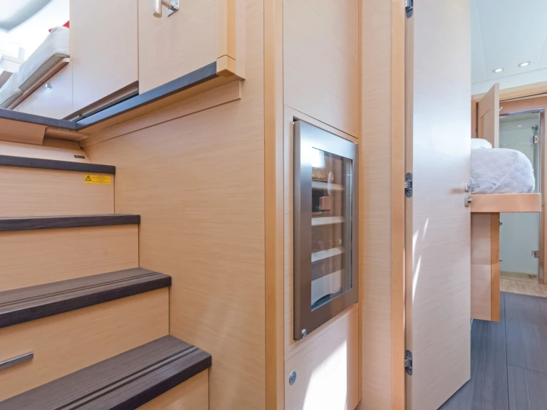 Yacht charter Trget cheap Lagoon 560