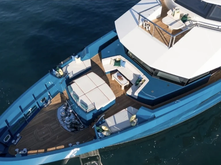 Rent a King Benji  First 45 Saint-Tropez