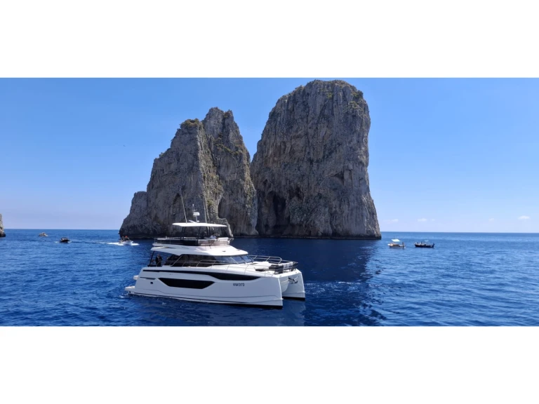 Prestige Prestige M48 in Castellammare di Stabia on SamBoat