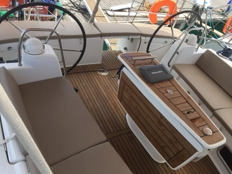 Sailboat rental in Alimos - Bénéteau Oceanis 50 Family