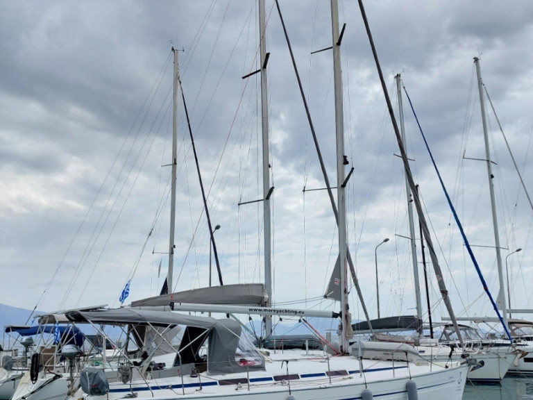 Sailboat rental in Nikiána - Bavaria Bavaria 36