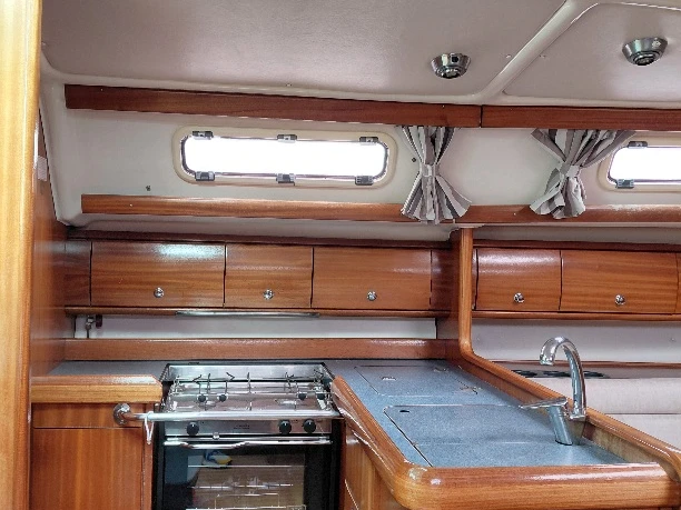 Sailboat for rent Lefkáda at the best price