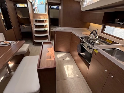 Bénéteau Oceanis 46.1 charter bareboat or captained in  Préveza