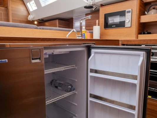 Sailboat for rent Šibenik at the best price