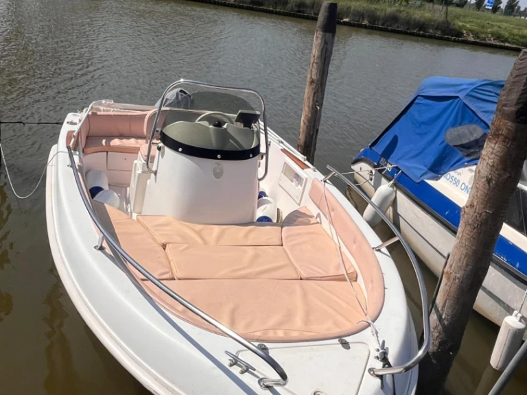 Motorboat rental with or without captain Elan Chioggia