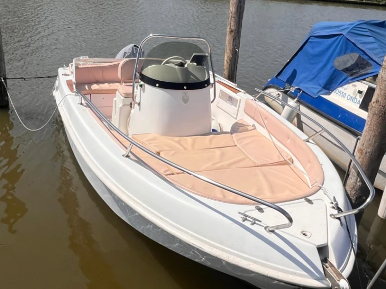 Bareboat Rental Motorboat Elan with a boat licence