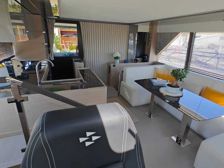 Motorboat rental in Castellammare di Stabia - Prestige Prestige M48