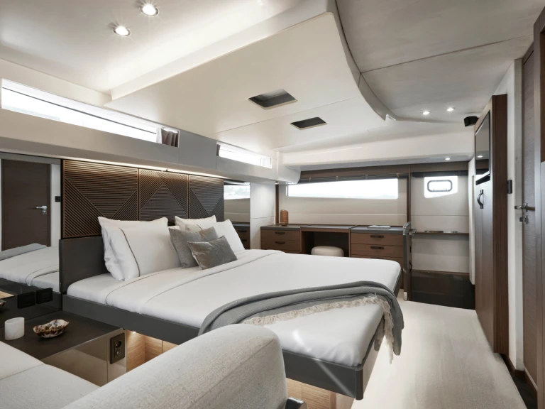 Boat rental Prestige Prestige M48 in Castellammare di Stabia on Samboat