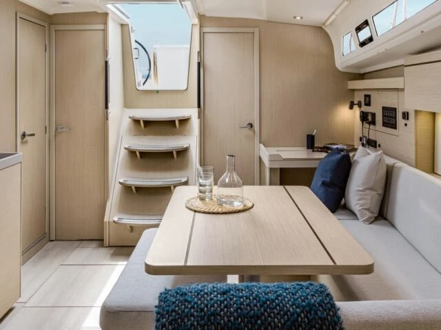 Sailboat for rent Salerno at the best price