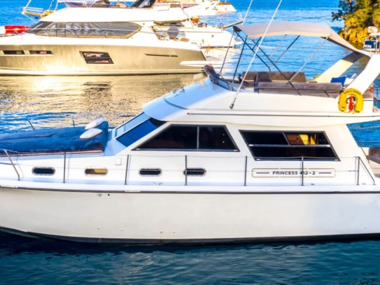 Luxury Yacht for rent Göcek at the best price