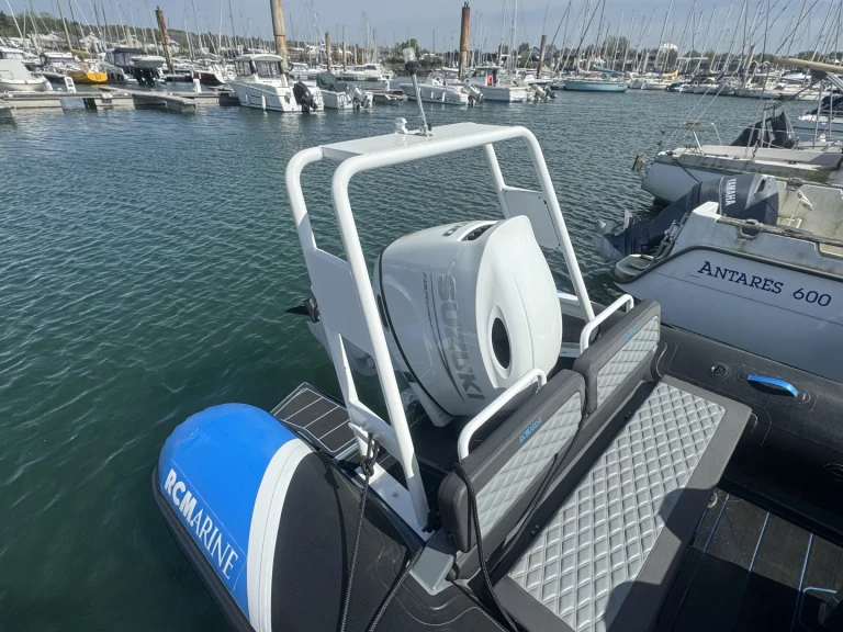 Bareboat Rental RIB Highfield with a boat licence