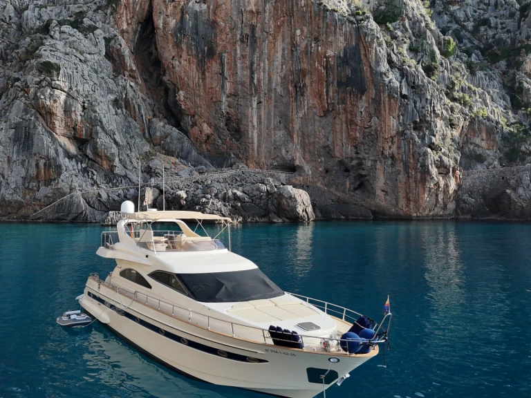 Luxury Yacht for rent Palma de Mallorca at the best price