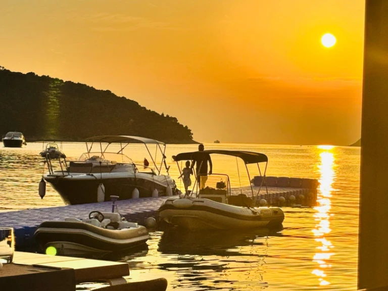 Motorboat rental in Dubrovnik - Jeanneau cap camarat 7.5WA