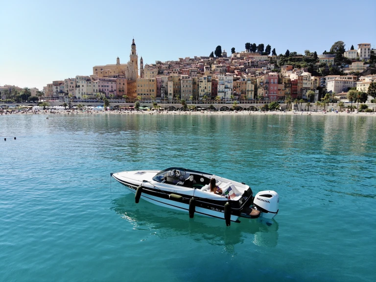 Motorboat for rent Nice at the best price