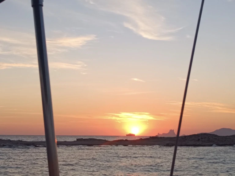Rent a Fountaine Pajot Maryland 37 Port of Alicante