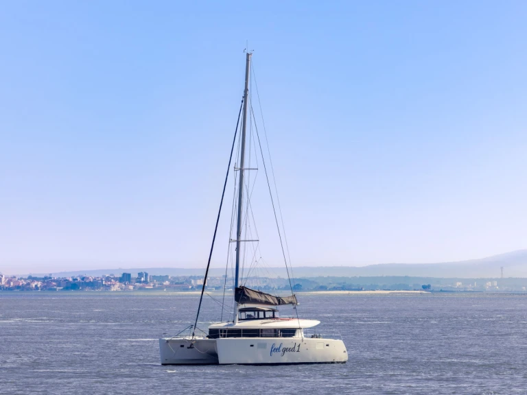 Catamaran rental with or without captain Lagoon Costa de Lisboa