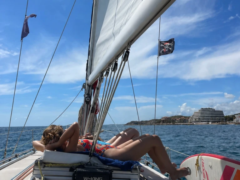 Rent a Bavaria Bavaria 38 Cruiser Sitges