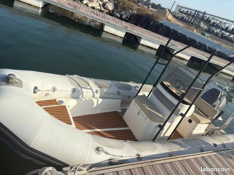 Bareboat Rental RIB Valiant with a boat licence