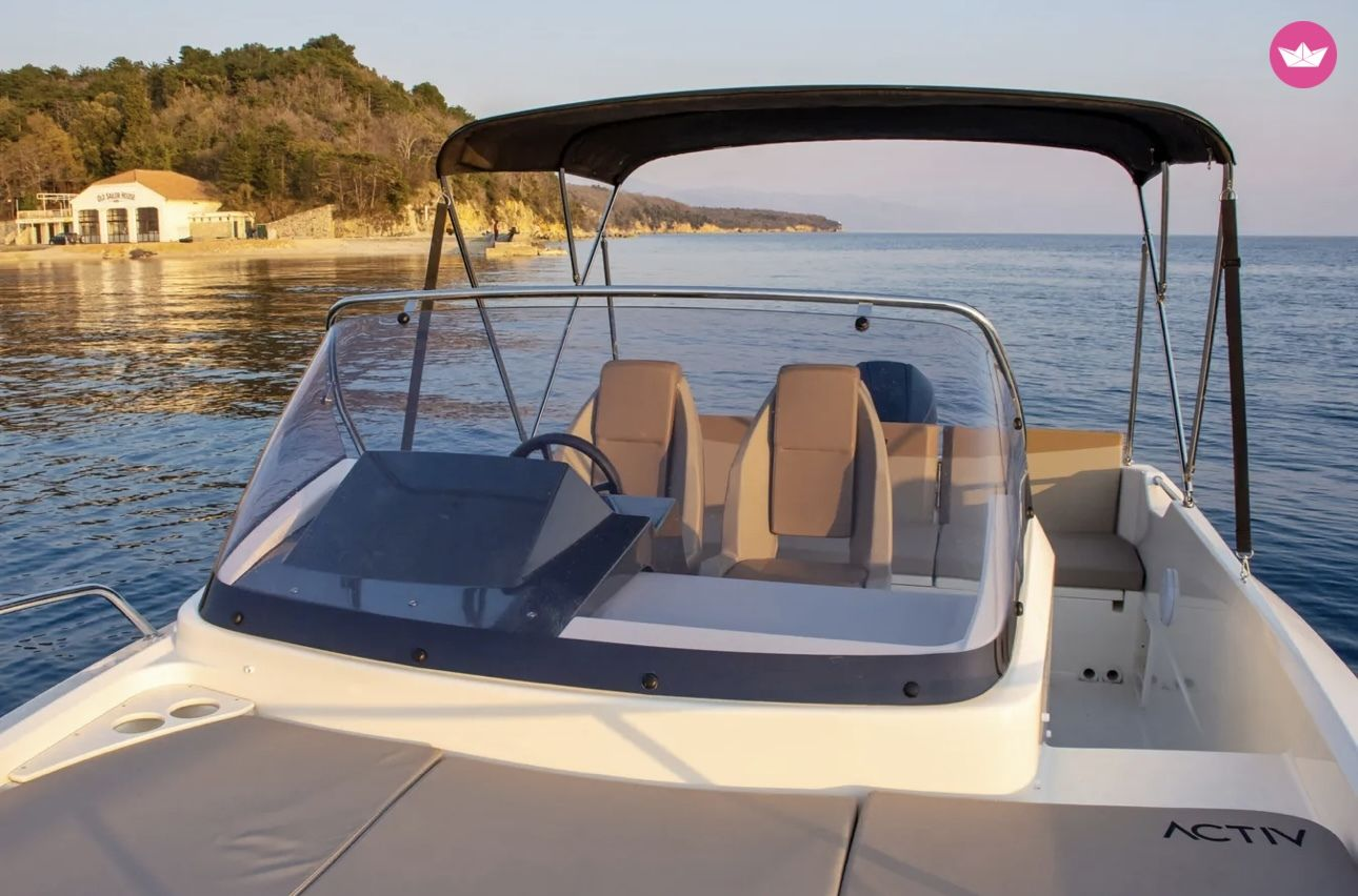 Quicksilver Activ 675 Sundeck in Kolýmpia on SamBoat