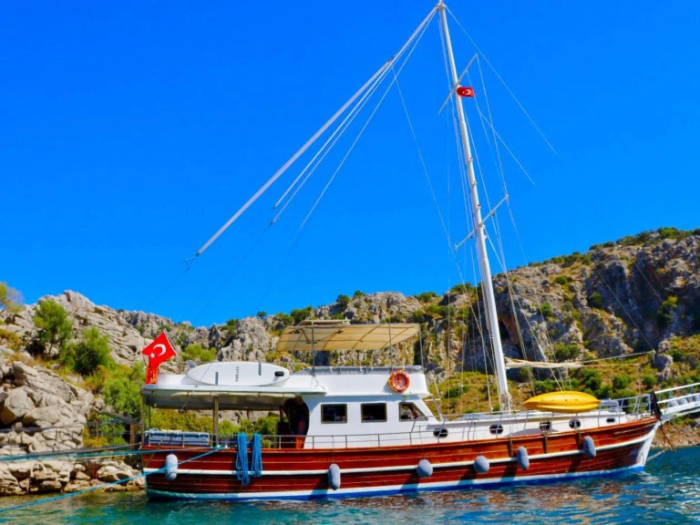 Sailboat for rent Göcek at the best price