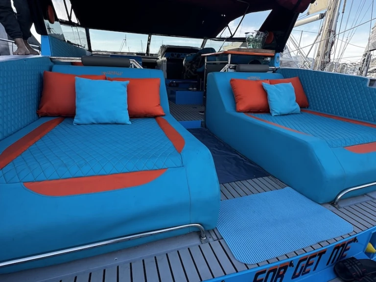 Boat rental Ferretti Altura 47 in Marbella on Samboat