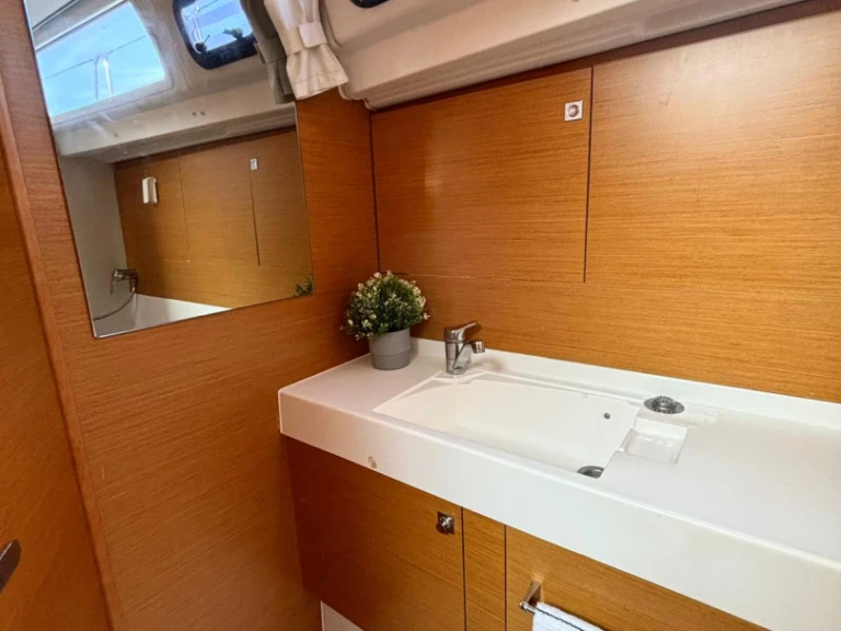 Jeanneau Sun Odyssey 509 in La Pobla de Farnals on SamBoat