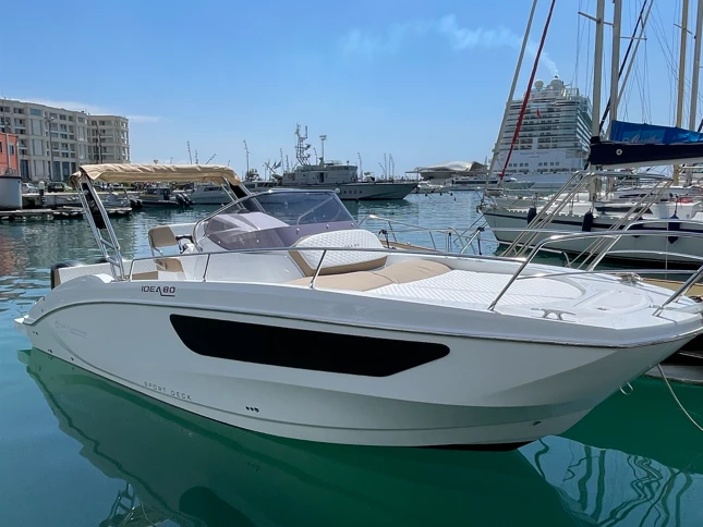 Motorboat for rent Porto di Salerno at the best price