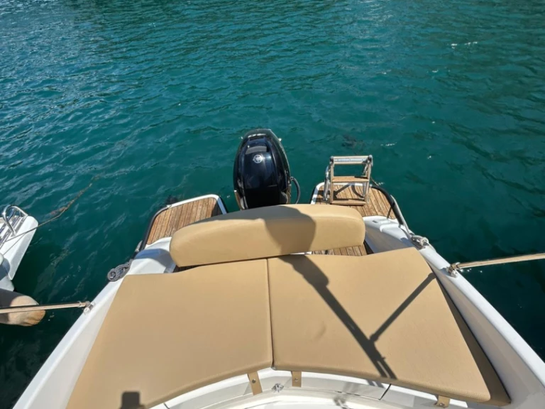 Motorboat for rent Sorrento at the best price
