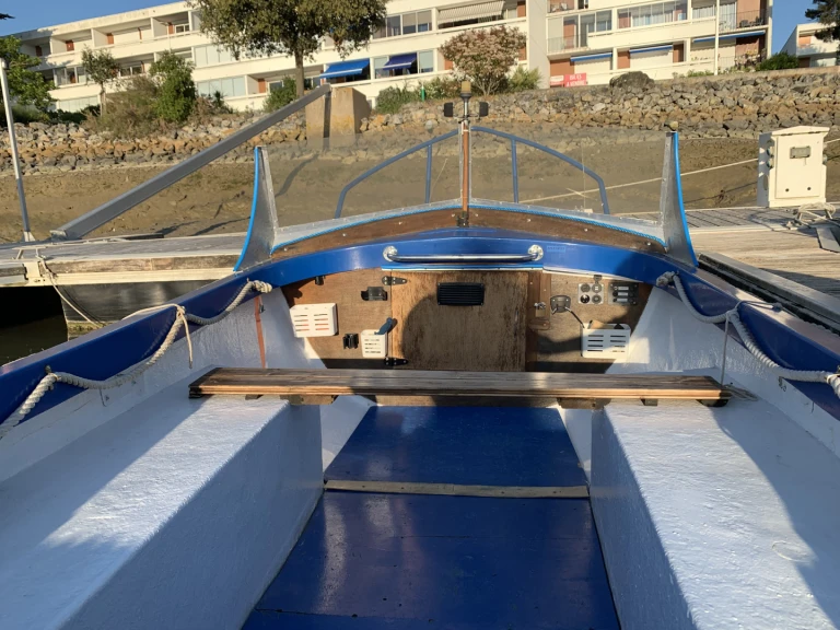 Bareboat Rental Motorboat Kirie with a boat licence
