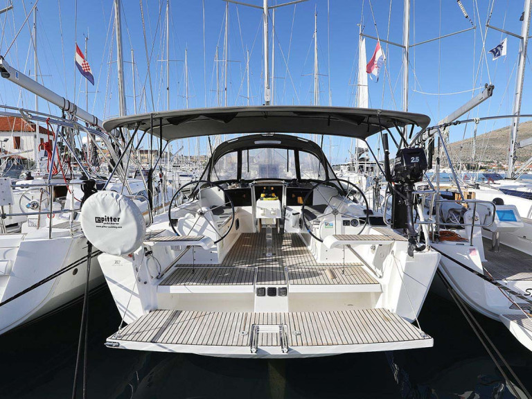 Boat rental Dufour Dufour 382 Grand Large in Pula on Samboat