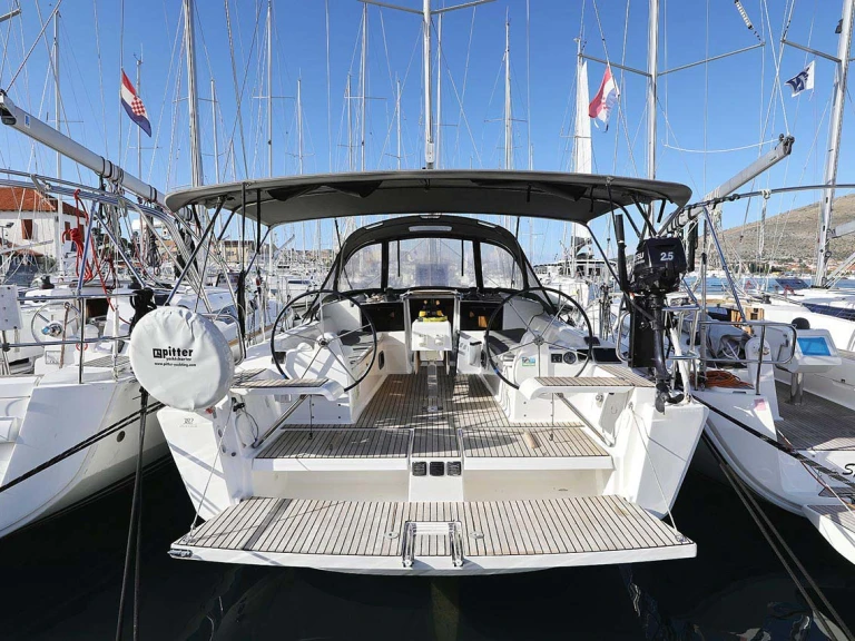 Boat rental Dufour Dufour 382 Grand Large in Pula on Samboat