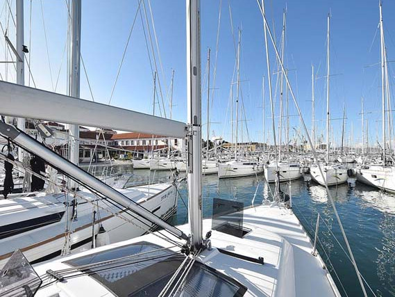 Sailboat rental with or without captain Dufour Pula