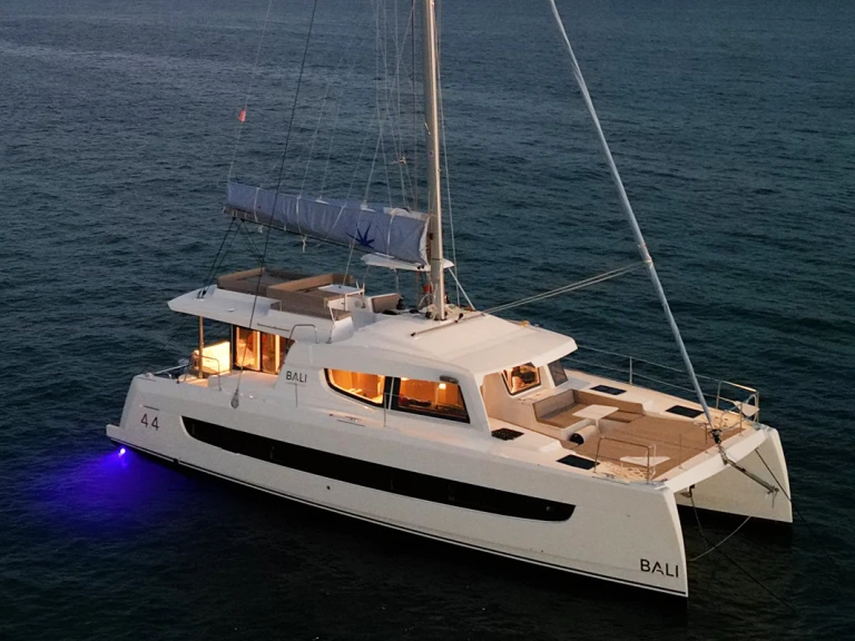 Catamaran rental in Nassau - Bali Bali 4.4