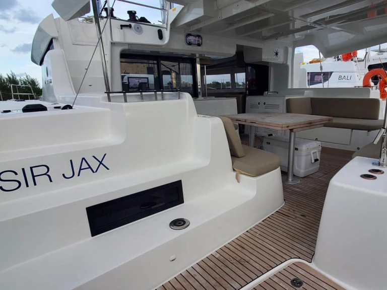 Yacht charter Nassau cheap Lagoon 46