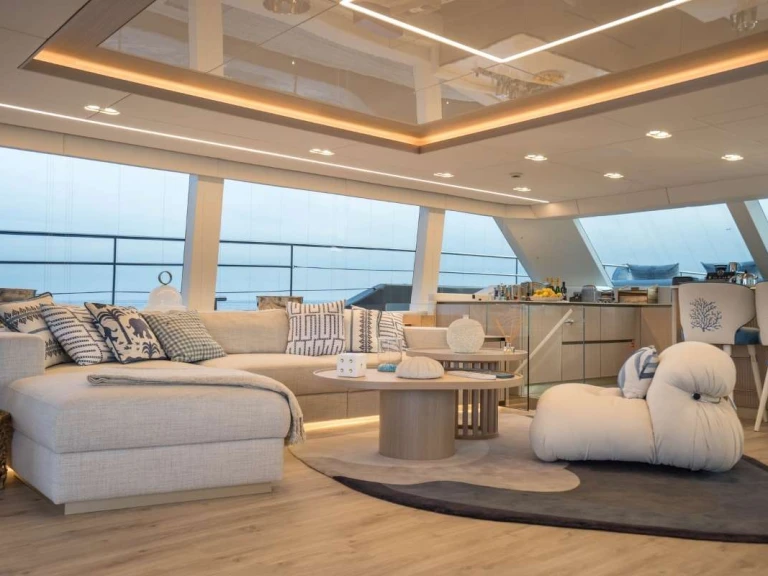 Bareboat Rental Luxury Yacht Sunreef with a boat licence