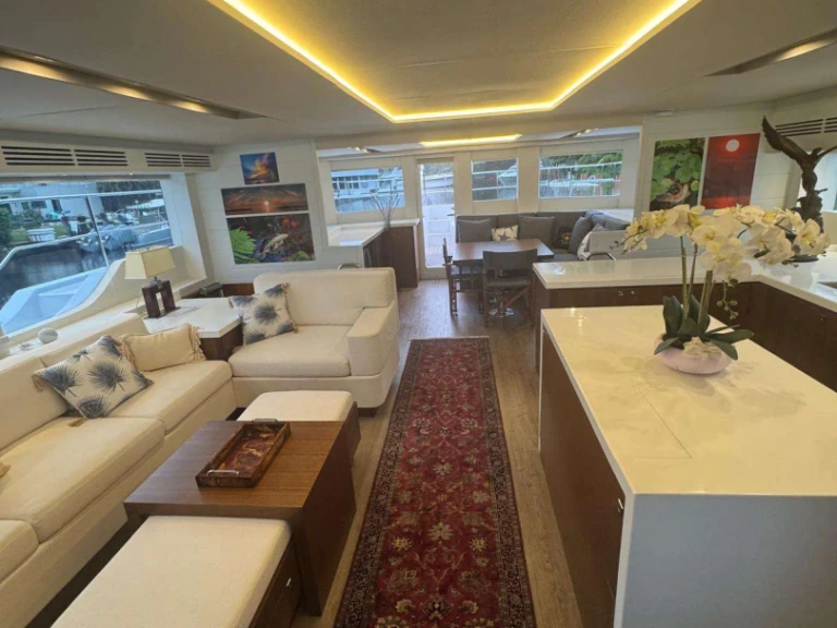 Luxury Yacht rental with or without captain Two Oceans Fort Lauderdale